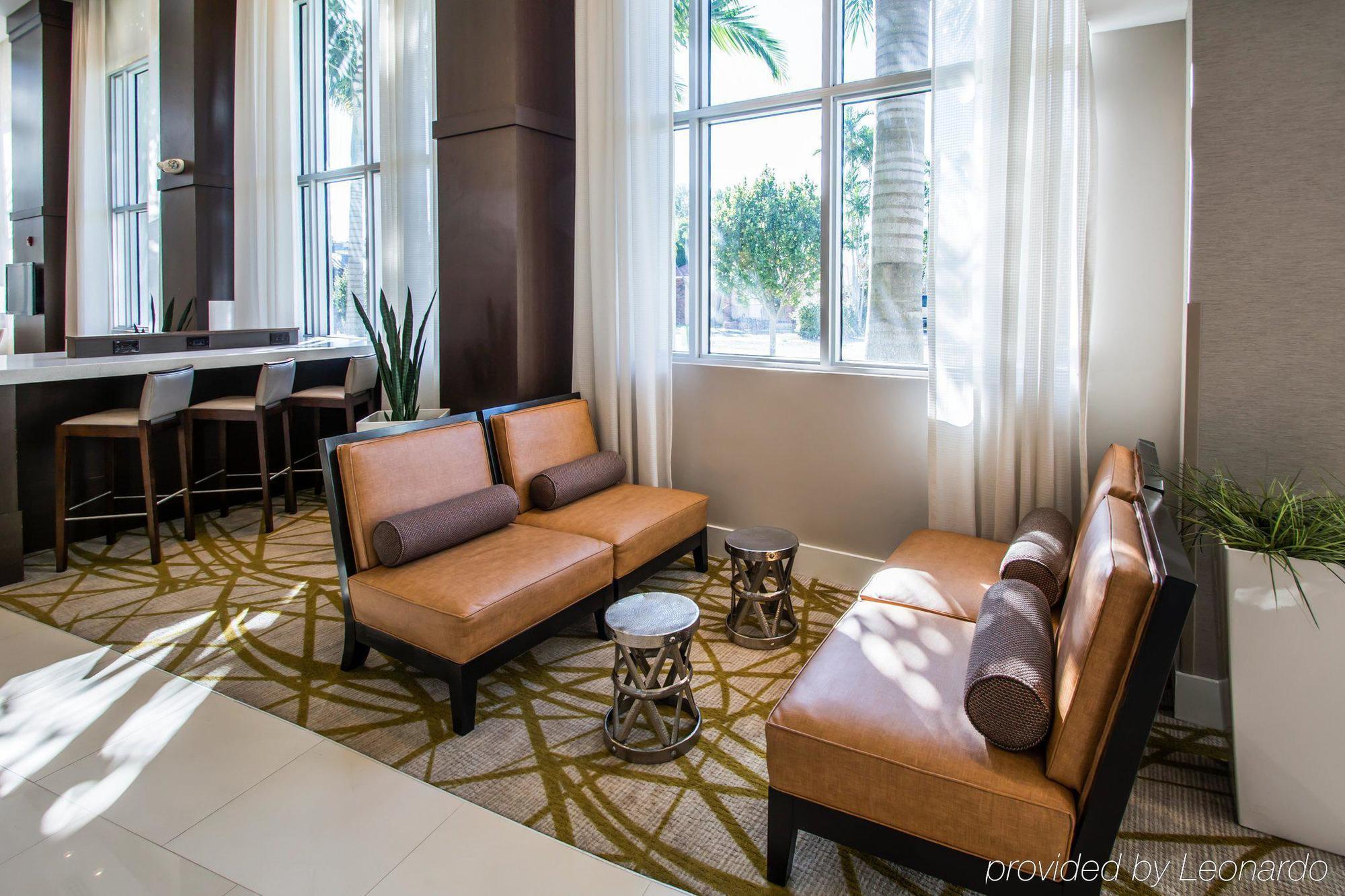 Comfort Suites Miami Airport North Exterior photo